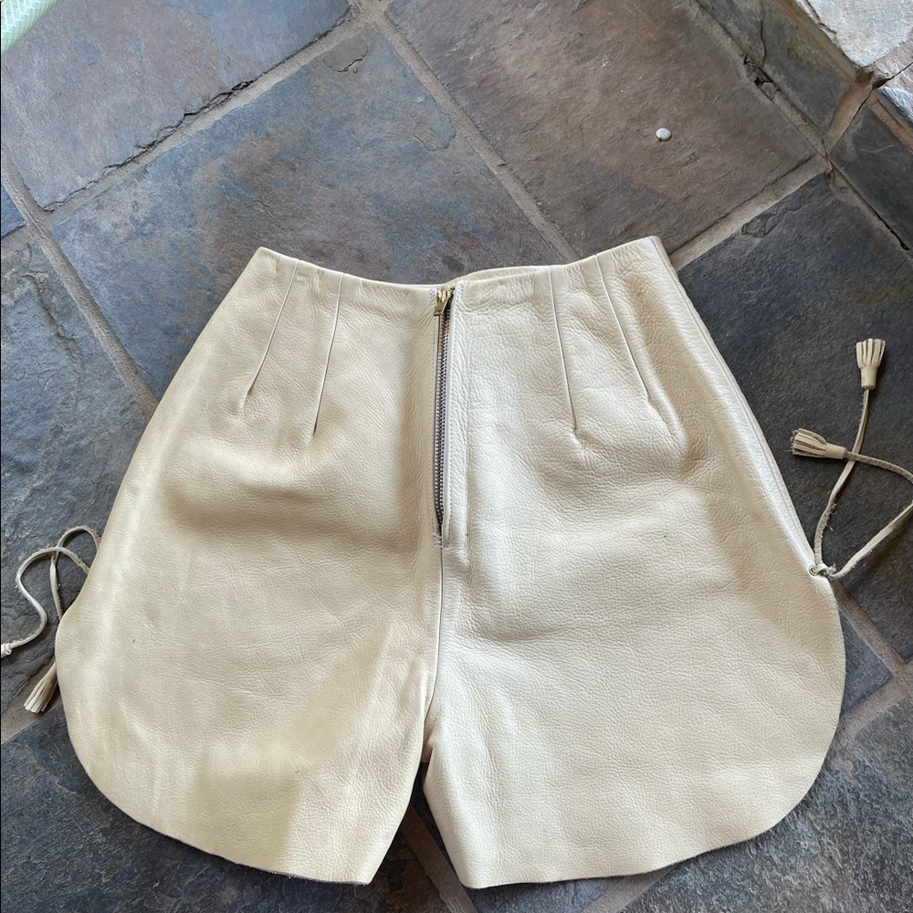 ONE OF A KIND!!! Vintage white leather hand painted shorts - Picture 4 of 9